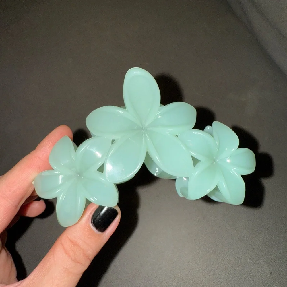 Mint Green Floral Claw Clip - Women's Jewelry
